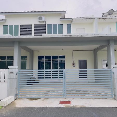 Noor Homestay Paddy View Kangar Exterior foto